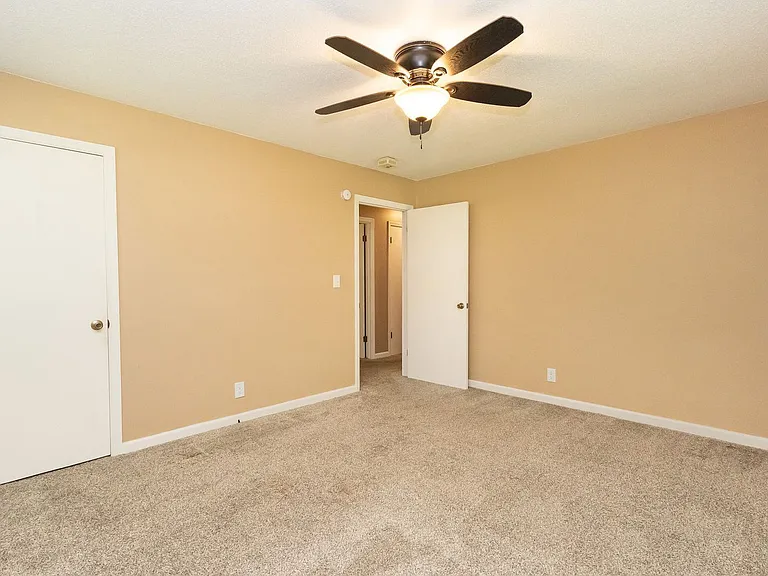 8260 Oxford Dr — Photo 17