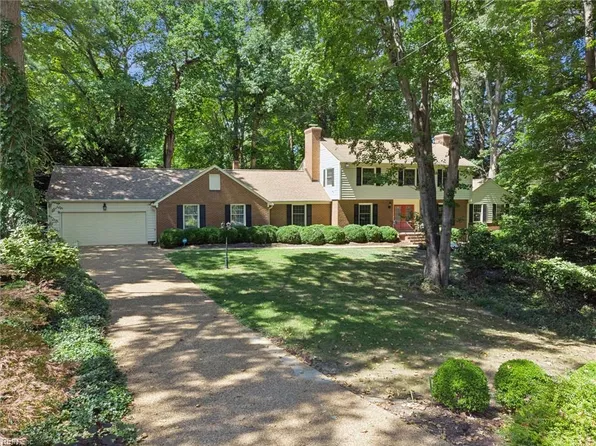 7 Woodlake Cir, Newport News, VA 23606