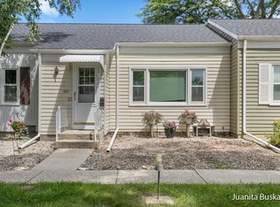 1017 Village Ln, Jenison, MI 49428