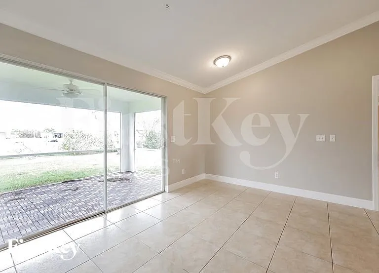 1839 NW 19th Pl — Photo 5