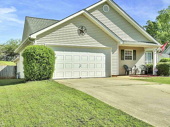 3rd image of 70 Canterbury Dr