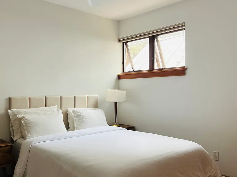 Bedroom with queen size bed