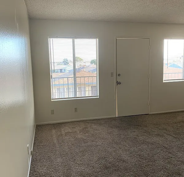 13415 Doty Ave — Photo 32