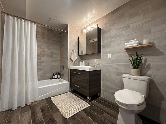 5th image of 252 Broadway APT 6D