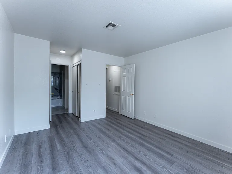 5064 S Rainbow Blvd #101-1 — Photo 16