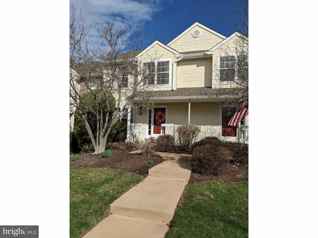 840 Amber Ln photo 1
