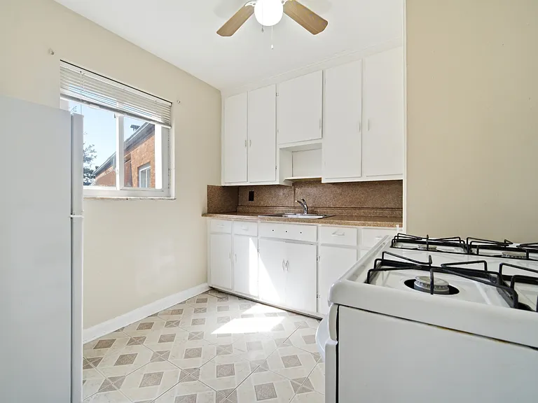 2715 Noble Rd #303 — Photo 5