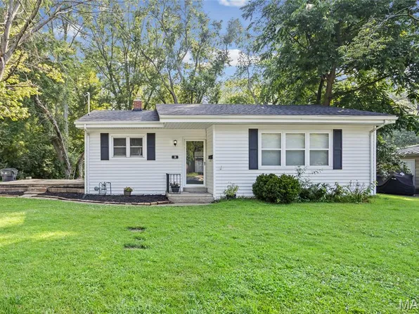 30 Apple Tree Ln, Belleville, IL 62221