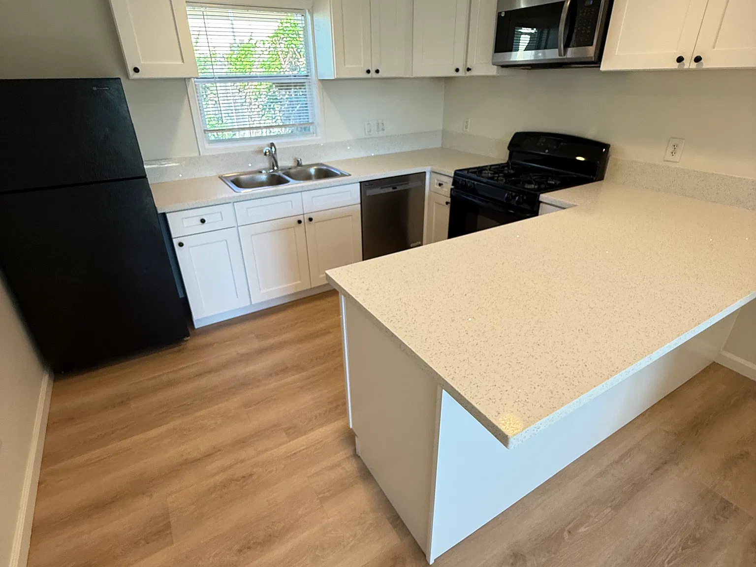 2 bed, 1.5 bath, 10 sqft, $2,995 — Photo 4