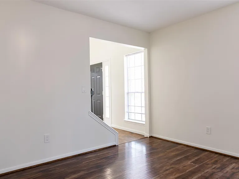 22 Cottage Grove Pl — Photo 8