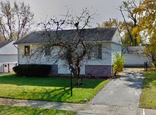 226 E Maple Dr, Glenwood, IL
