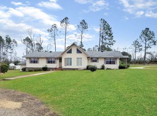 3208 Lake Place Dr, Marianna, FL 32446