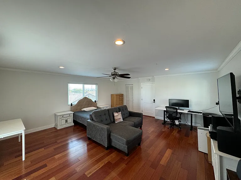 1042 Garland Dr — Photo 7