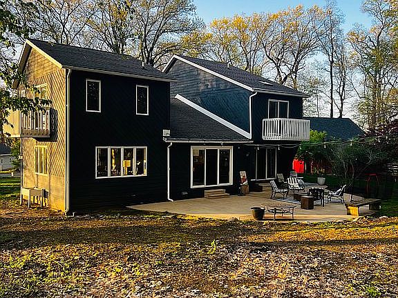 4th image of 1029 Eagle Point Rd