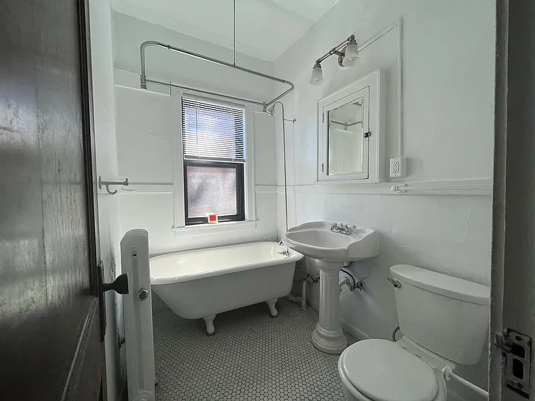 Oakview Apartments — Photo 20