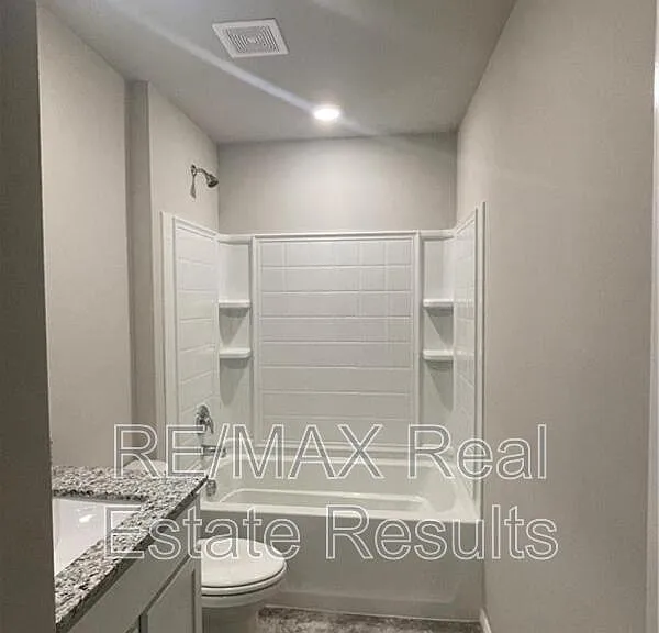806 Comanche Dr — Photo 8