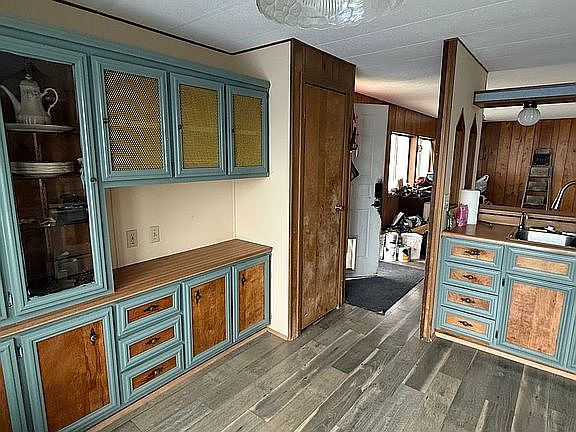 3rd image of 924 Vista Ave Trailer 11