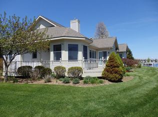 1 Harbor Point Ln, Manistee, MI 49660