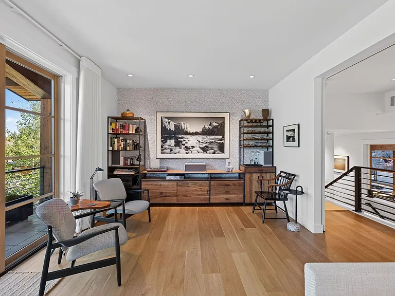 19077 Mount McLoughlin Ln — Photo 22