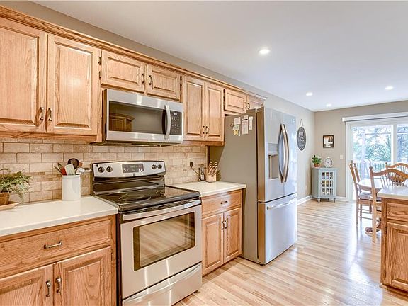 4th image of 300 Porter Dr