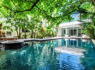 242 Washington Ave, Miami Beach, FL 33139