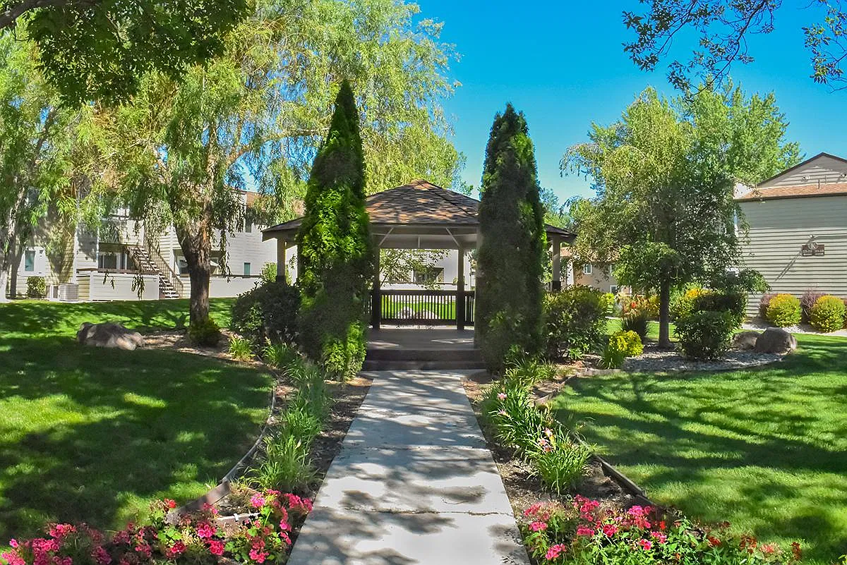2 bed, 835 sqft, $1,650 — Photo 3