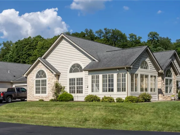 1901 Golf Course Dr S, Washington, PA 15301