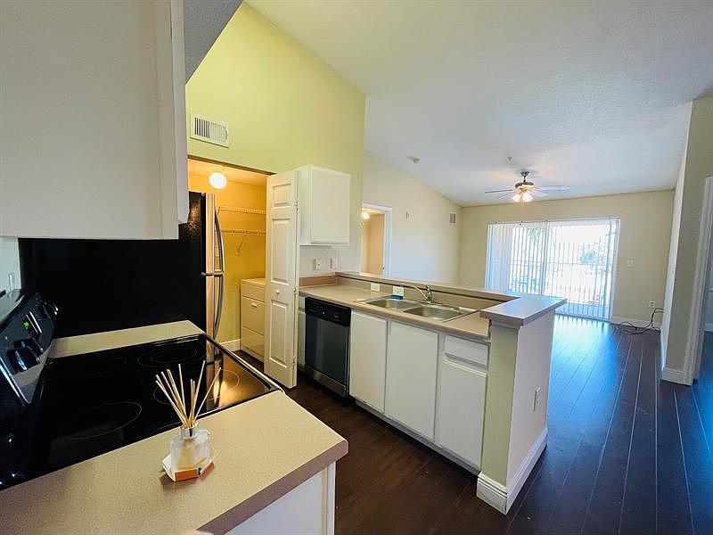 1st image of 151 SW Palm Dr APT 305