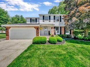 10 Scattertree Ln, Orchard Park, NY 14127