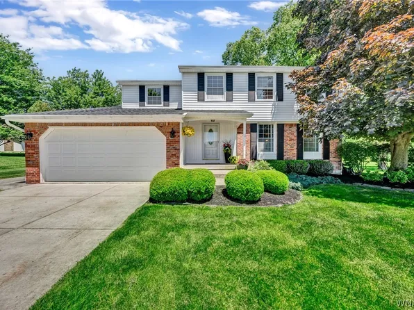 10 Scattertree Ln, Orchard Park, NY 14127