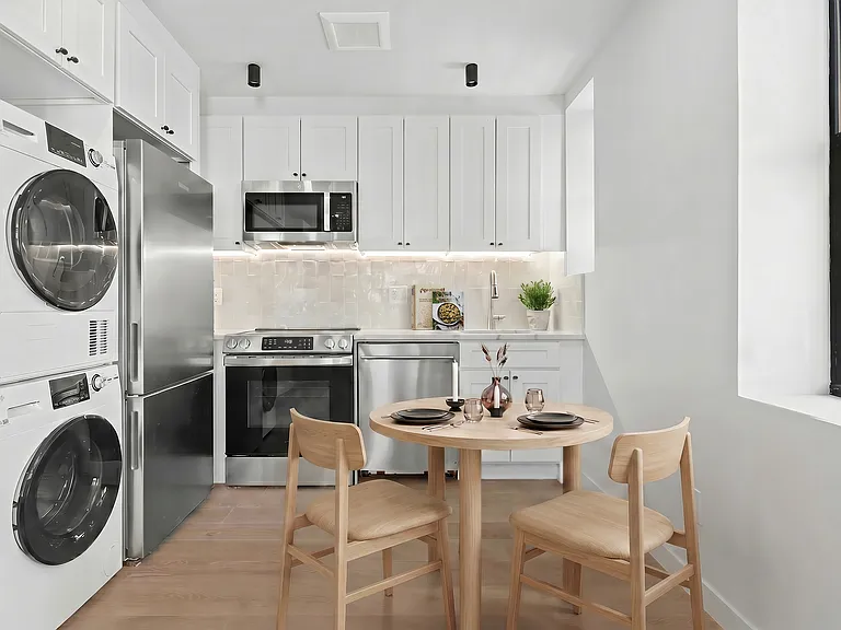101 Smith St #2 — Photo 3