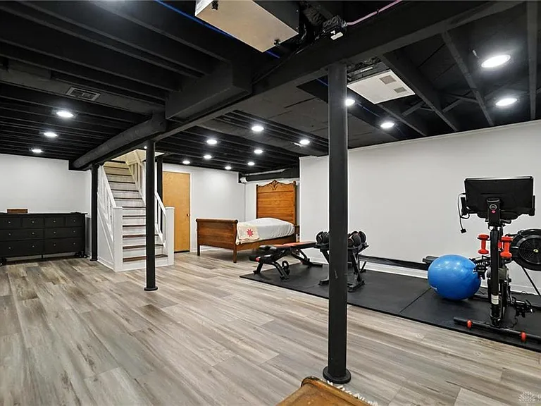 108 Napoleon Dr — Photo 36