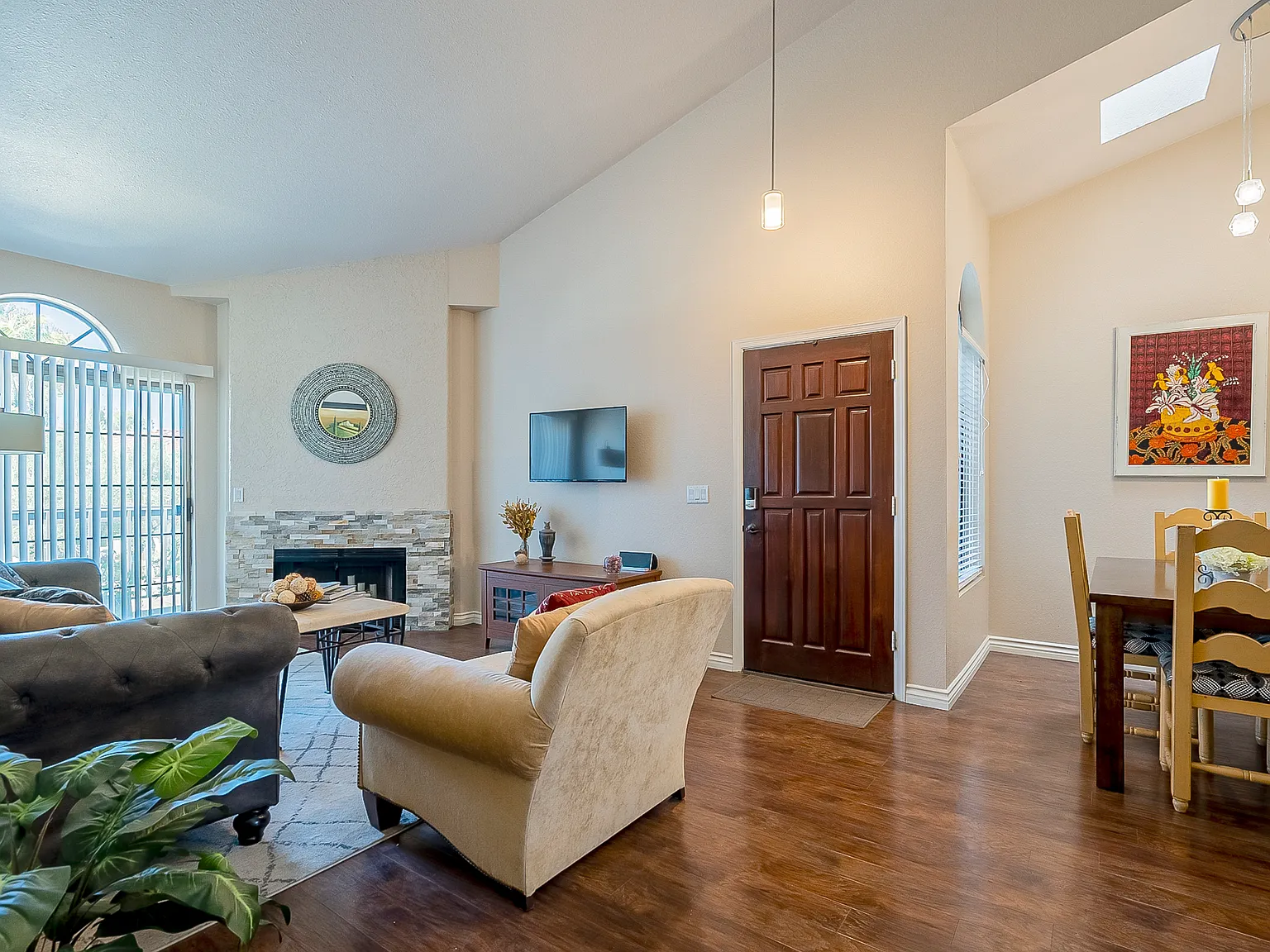 2 bed, 1120 sqft, $2,400 — Photo 4