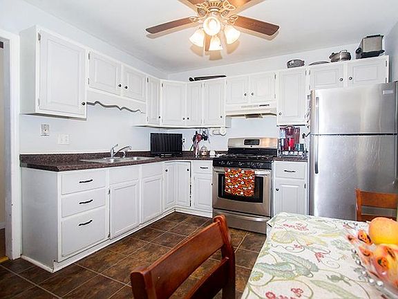 3rd image of 739 Bagley Ave