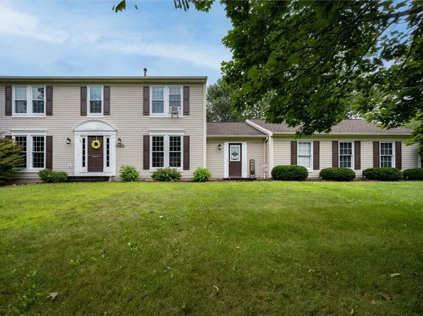 3254 Leeward Cir, Walworth, NY 14568