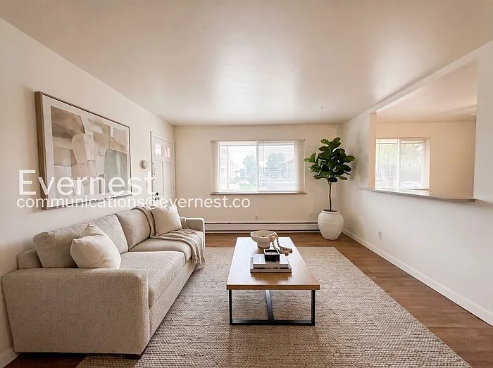 2 bed, 1.0 bath, 1995 sqft, $2,000 — Photo 3