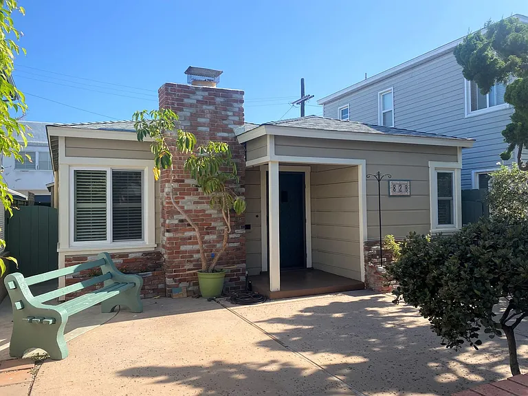 828 Avalon Ct — Photo 1