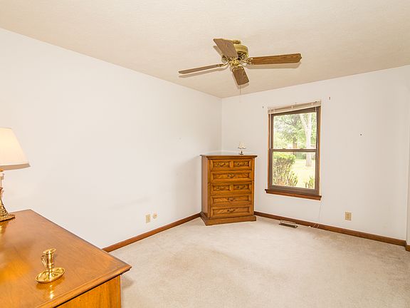 4th image of 8451 Scarsdale Dr