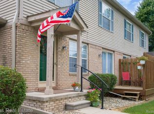 1218 Bay Ct, Holly, MI 48442