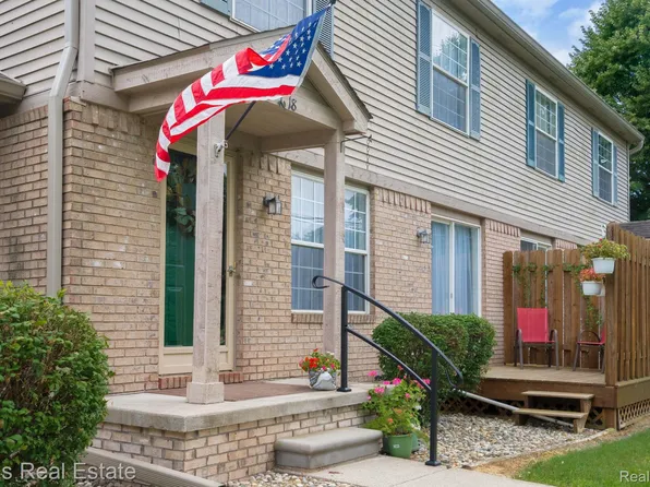 1218 Bay Ct, Holly, MI 48442