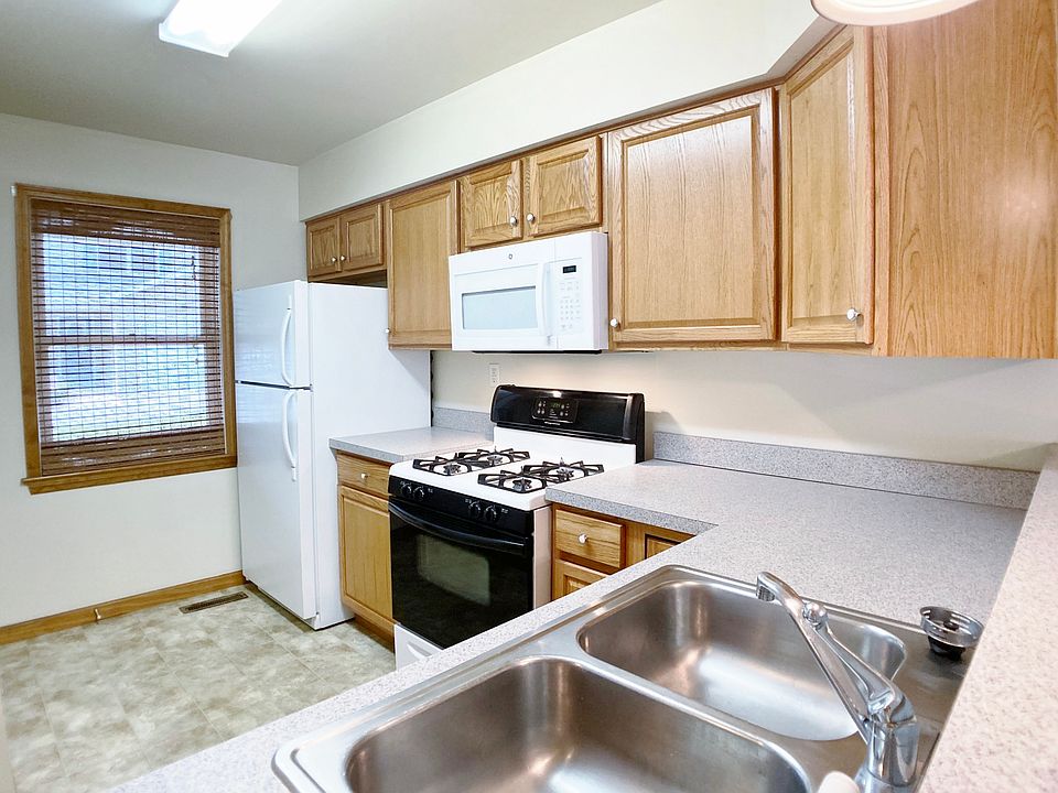 1st image of 2550 Carnegie Dr #2550