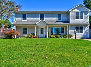 391 Spruce Ave, West Islip, NY 11795