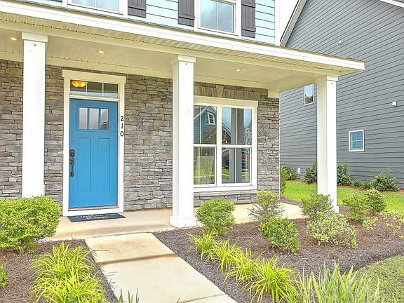 4th image of 210 Coopers Hawk Dr