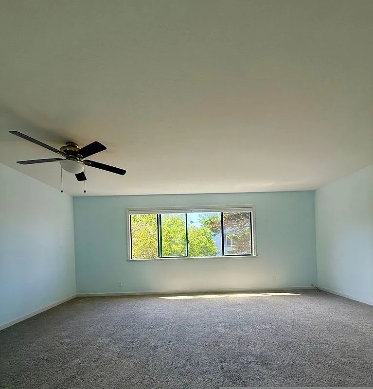 2 bed, 1.5 bath, 1000 sqft, $3,711 — Photo 2