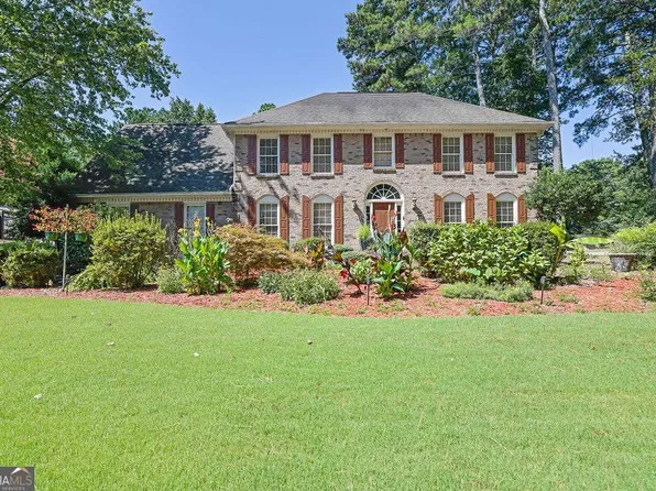 1339 Saint Michaels Ct SW, Lilburn, GA 30047
