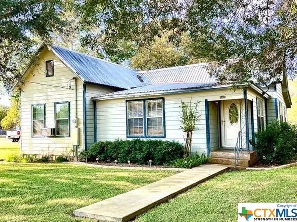 71 Crain St, Westhoff, TX 77994