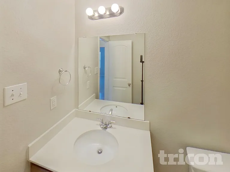 1062 Churchill Dr — Photo 18