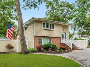 285 N Ontario St, Ronkonkoma, NY 11779
