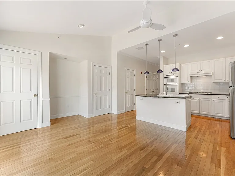 55 Chelsea St #55 — Photo 5
