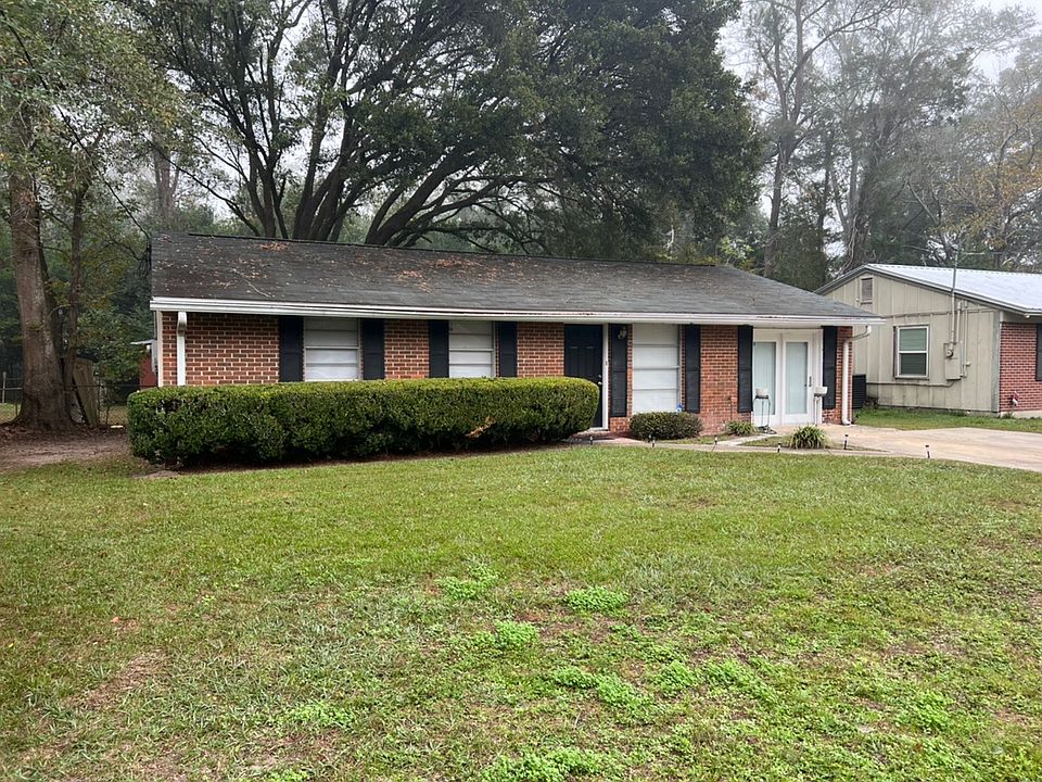 1st image of 2916 Oakwood Dr